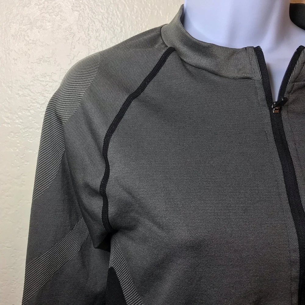 Fashion nova sports women’s top XL long sleeves with a zipper - Picture 8 of 10